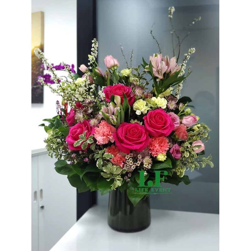 FT_09, 桃紅色玫瑰配季節性襯花 檯花擺設