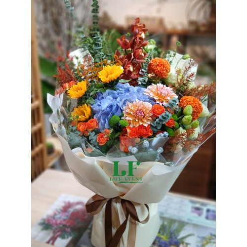 BQ_08 藍色秀球向日葵配季節性襯花花束