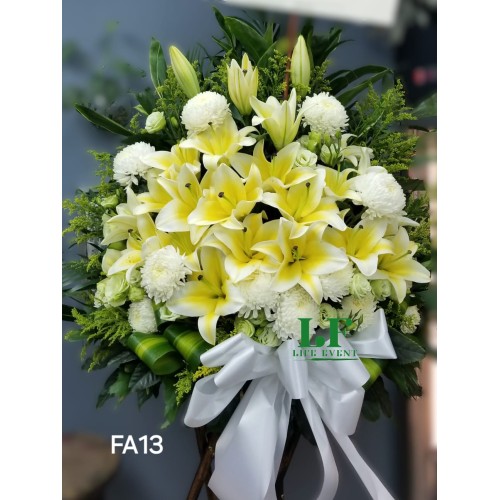 FA_13, 白色大波斯菊黃色百合 帛事花籃