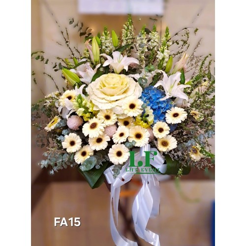 FA_15, 藍色秀球白色葉牡丹百合太陽花 帛事花籃